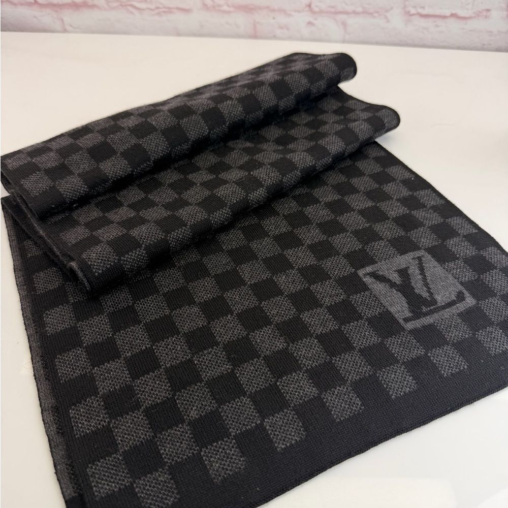 LOUIS VUITTON Black Petit Damier Wool Scarf - Picture 4 of 8
